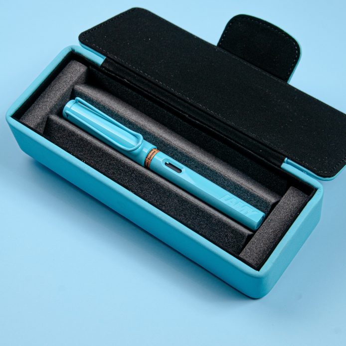 LAMY SAFARI 狩獵者系列 獨家限量 皮革筆盒 - aquasky - 春日藍 (鋼筆 / 鋼珠筆 / 原子筆)
