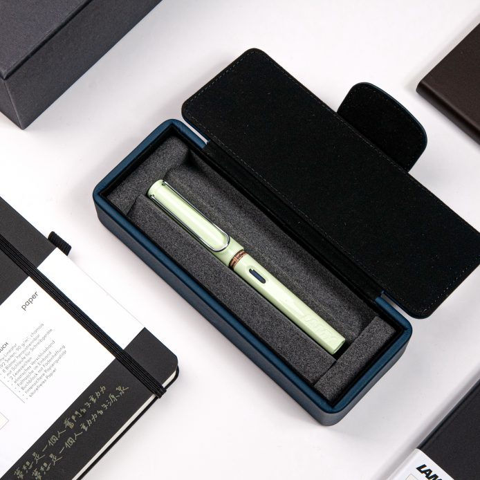 LAMY SAFARI 狩獵者列 獨家限量 鋼筆 皮革筆盒 - PASTAL系列 (特別版-湛藍皮革筆盒)