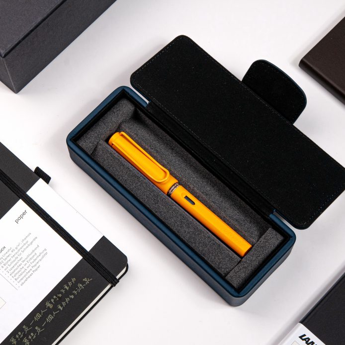 LAMY SAFARI 狩獵者列 獨家限量 鋼筆 皮革筆盒 - CANDY系列 (特別版-湛藍皮革筆盒)