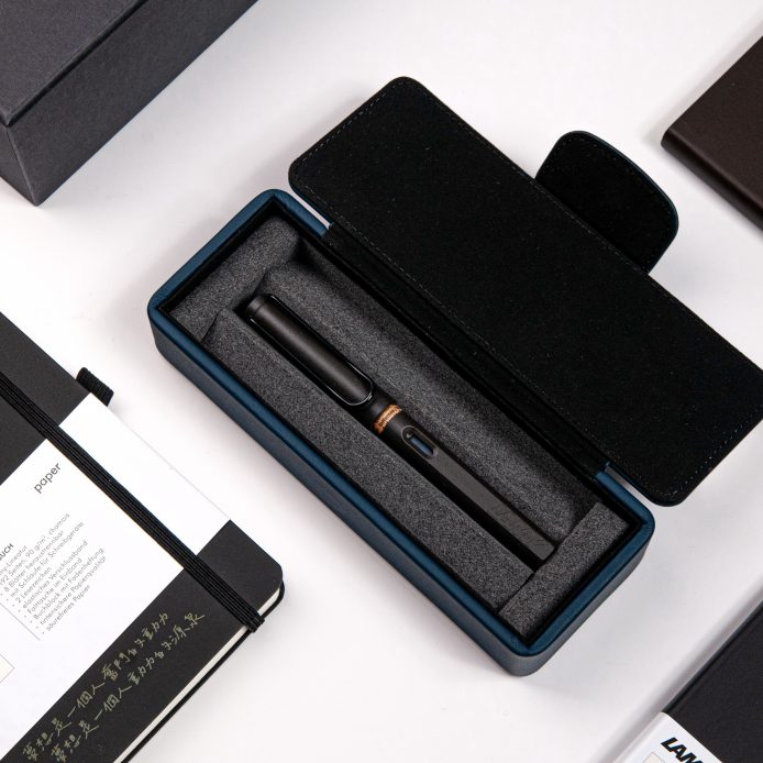 LAMY SAFARI 狩獵者列 獨家限量 鋼筆 皮革筆盒 - 多彩 (特別版-湛藍皮革筆盒)
